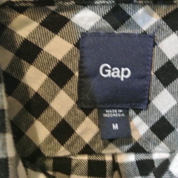 MENS MEDIUM GAP BLACK AND WHITE PLAID BUTTON DOWN SHIRT - Picture 3 of 4